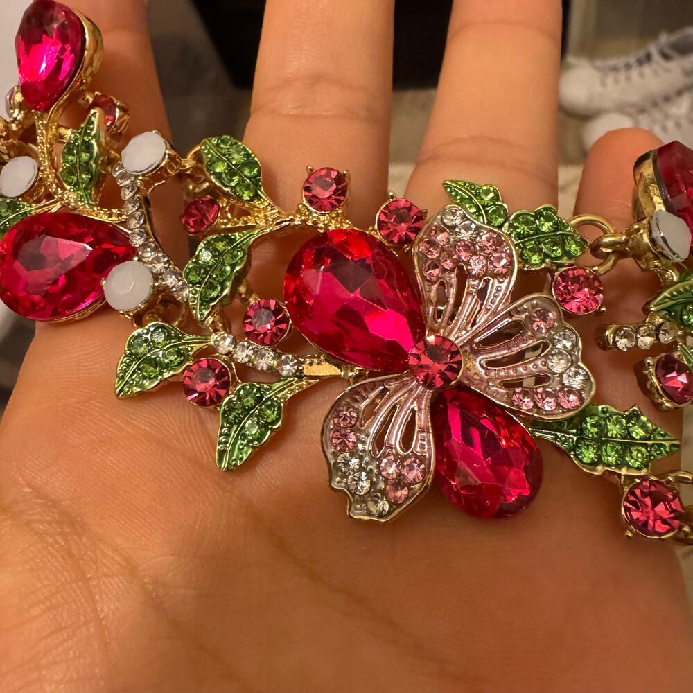 Flower Necklace - Picture 3 of 3